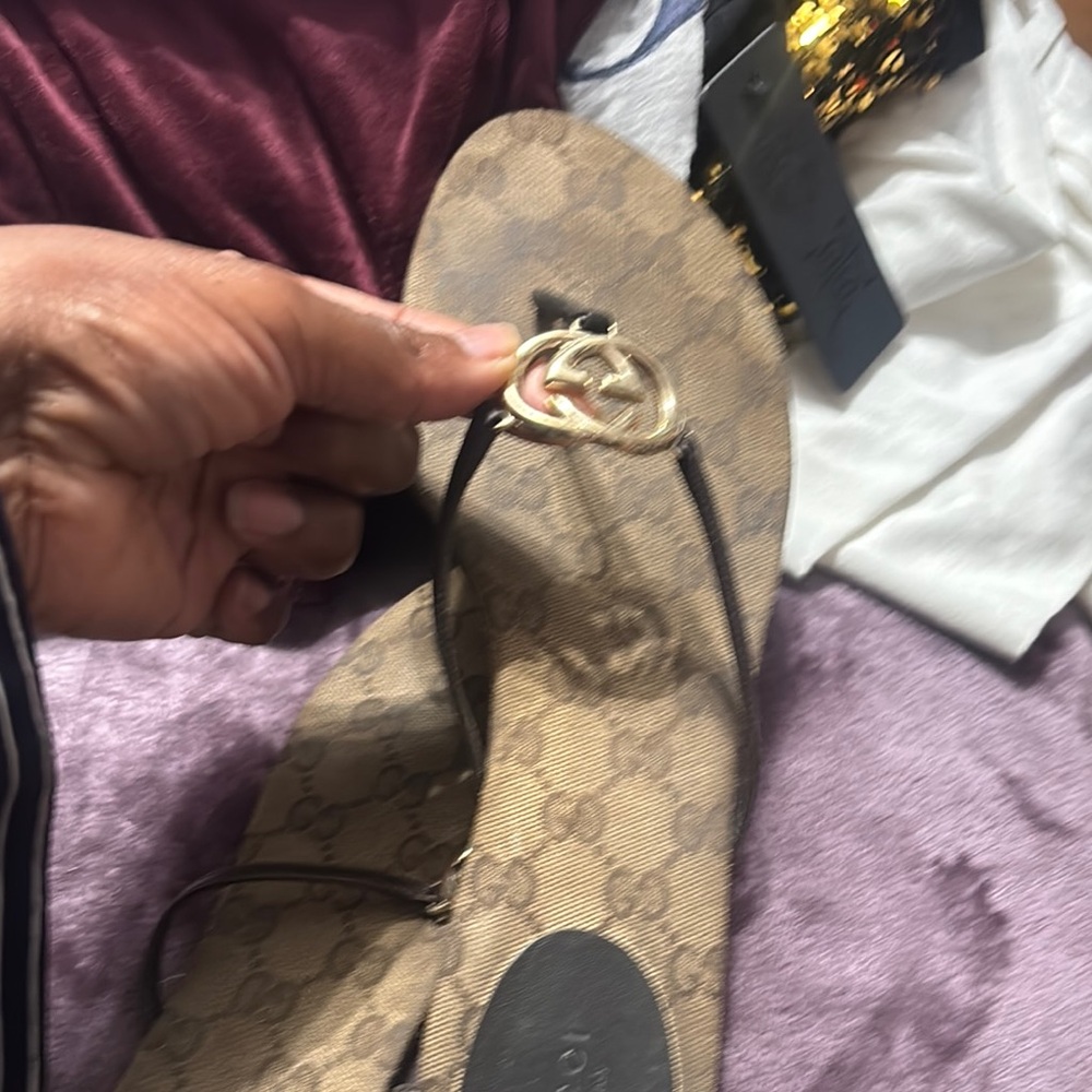 Gucci Beige Brown GG Logo Flip Flop Sandals with Gold Hardware - Picture 2 of 5